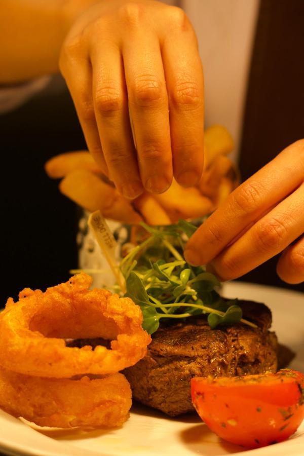 סטנלי The Waterfront Boutique Hotel מראה חיצוני תמונה